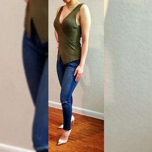 LOVE TREE cute V-neck top